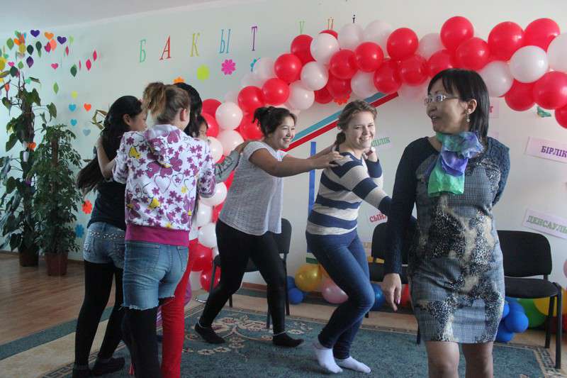 Проведение тематических тренингов с психологом при...