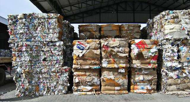 В Актау собирают макулатуру, чтобы благоустроить школьные дворы